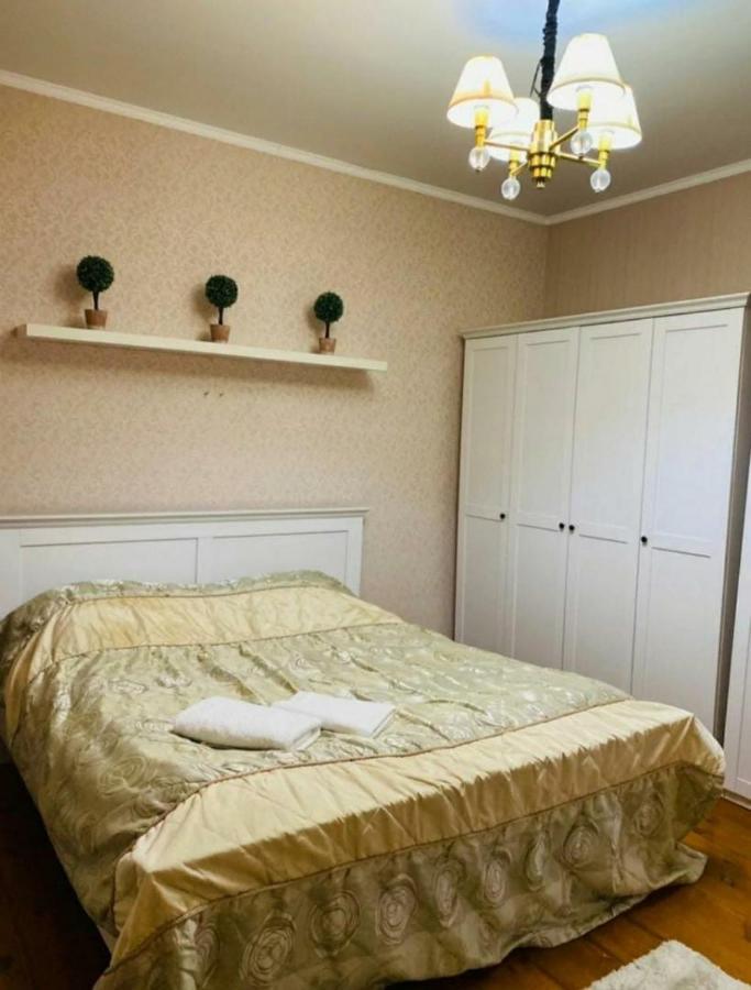 Бульвар Эркиндик74 Bisjkek Buitenkant foto